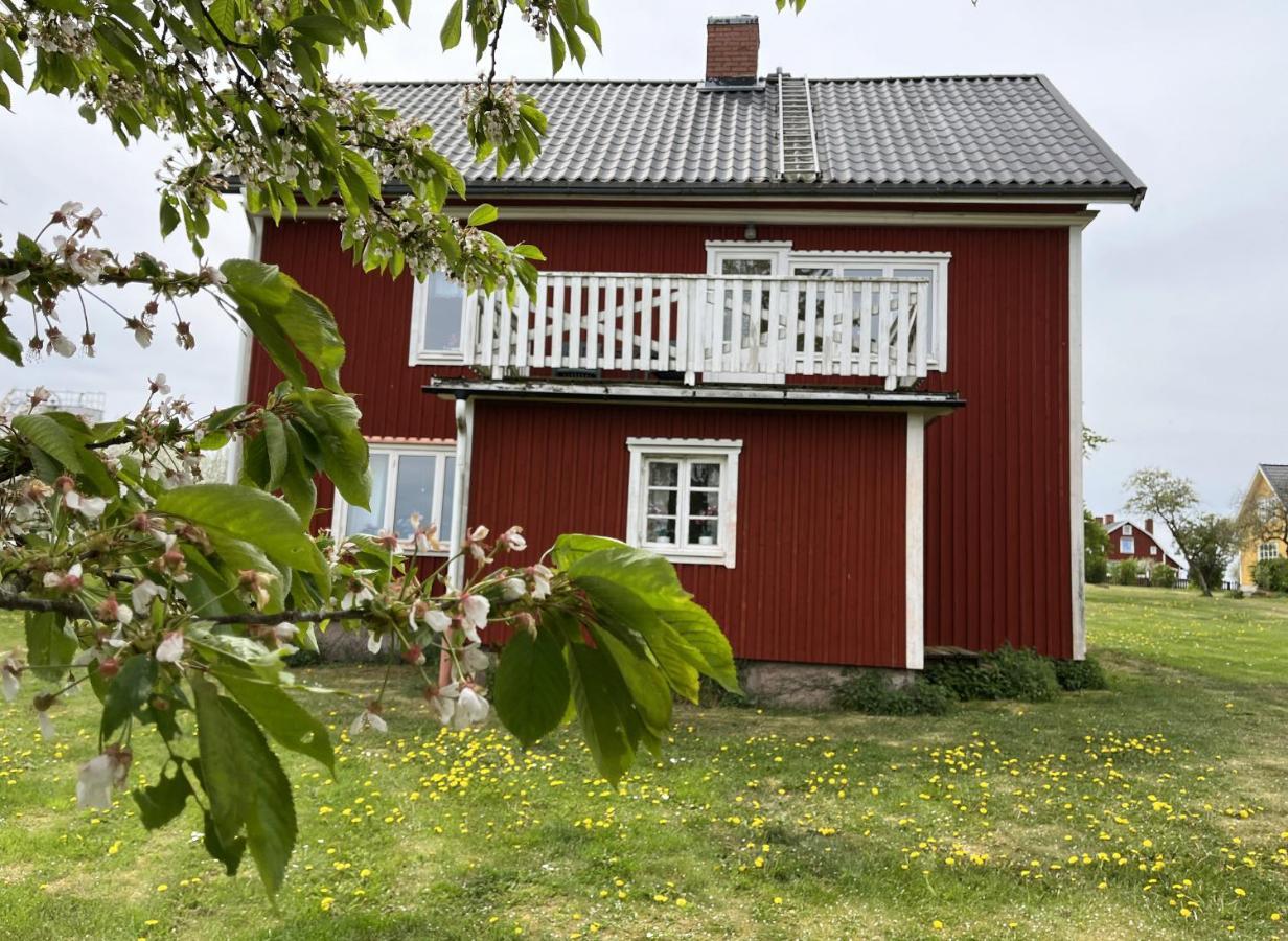 Cozy Red Cottage In The Countryside Outside Vimmerby Gullringen Exterior photo