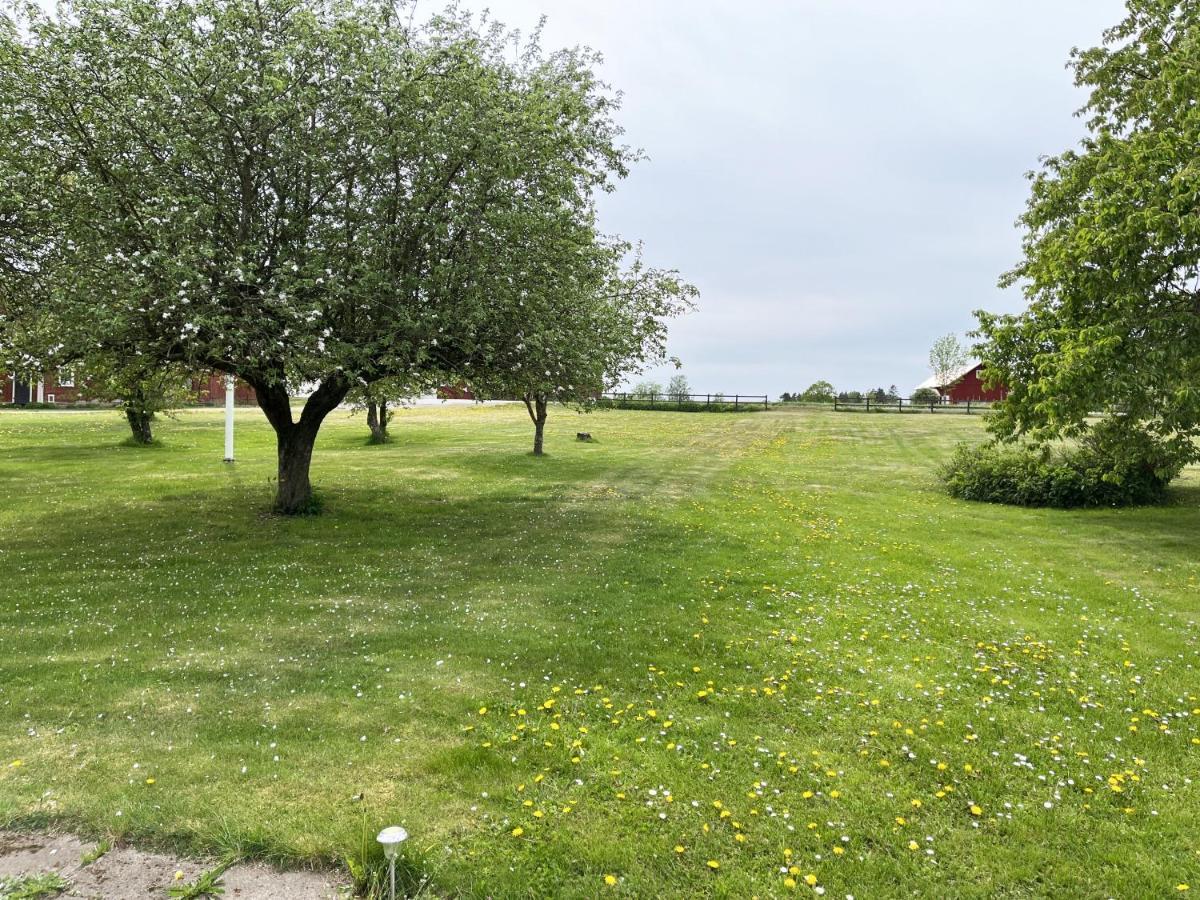 Cozy Red Cottage In The Countryside Outside Vimmerby Gullringen Exterior photo